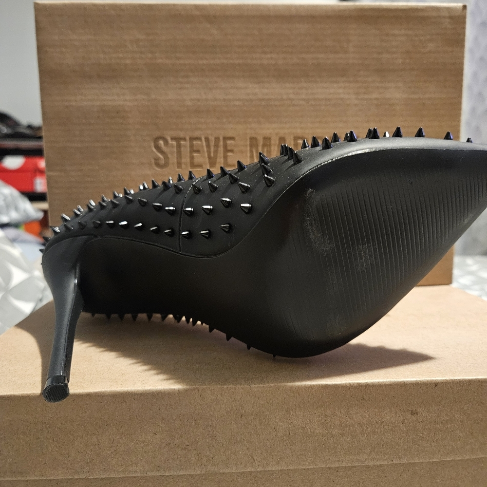 Shoe - Picture 2 of 4